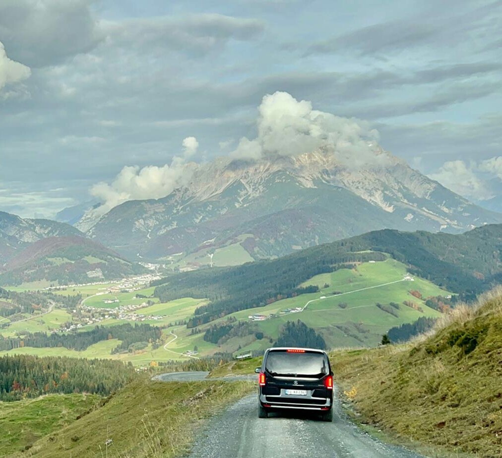 Mercedes V-Klasse mieten und einen Ausflug in die Berge machen | Autovermietung Arndt
