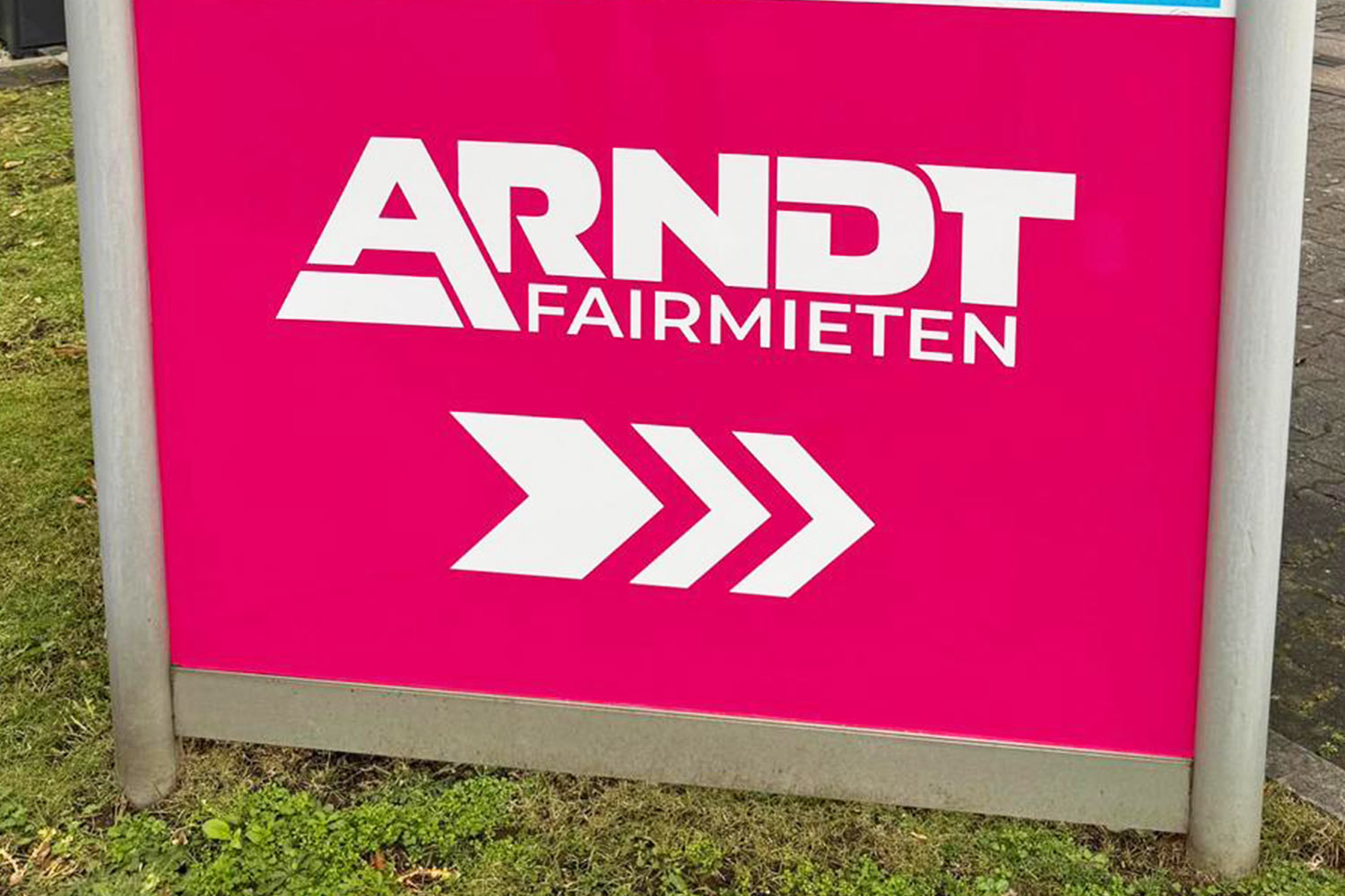 Wegweiser zur Autovermietung Arndt in Essen | ARNDТ-Fairmieten